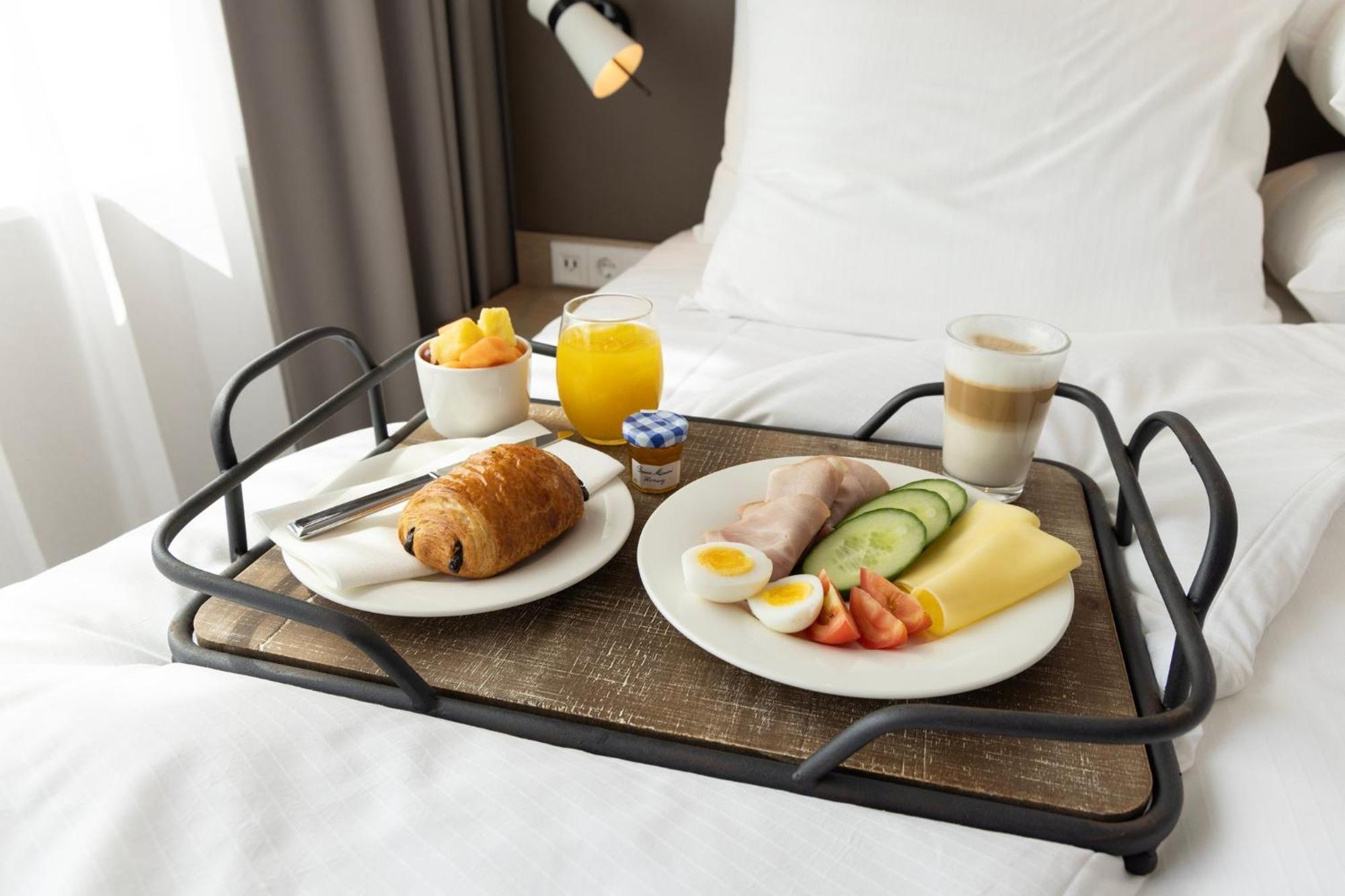 - Airport By Ihg Hotel Eindhoven