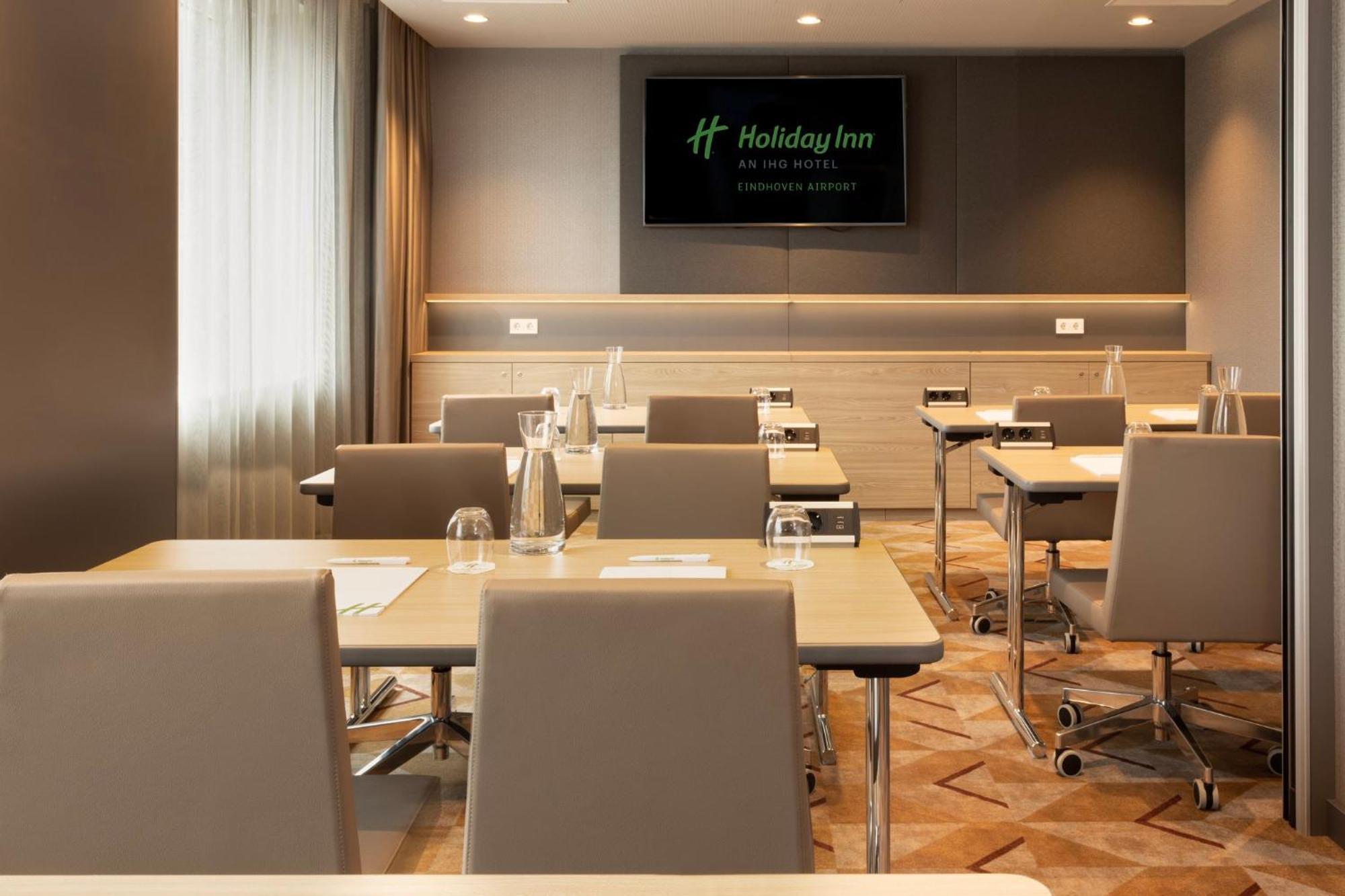 - Airport By Ihg Eindhoven