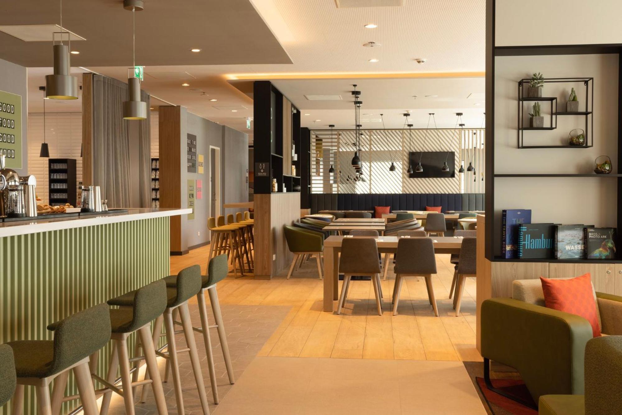 - Airport By Ihg Eindhoven